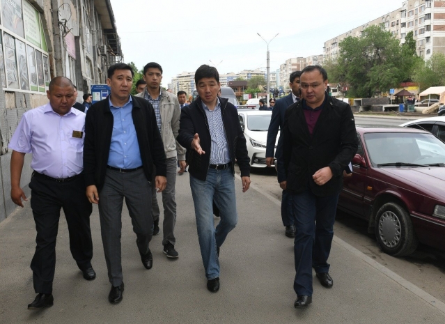 Торговцев алматинского рынка «Тастак» переведут под крышу
