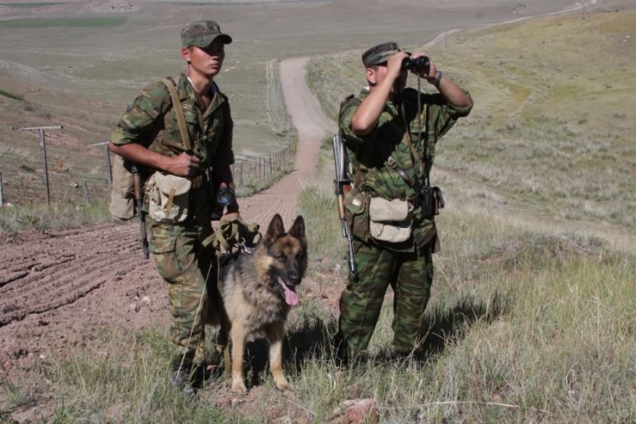 Граждане Киргизии травмировали казахстанского пограничника