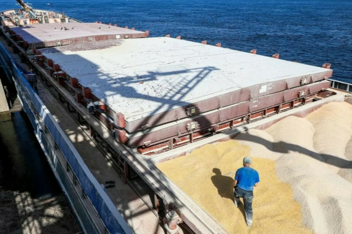Более 60 сухогрузов простаивают в морских портах Украины