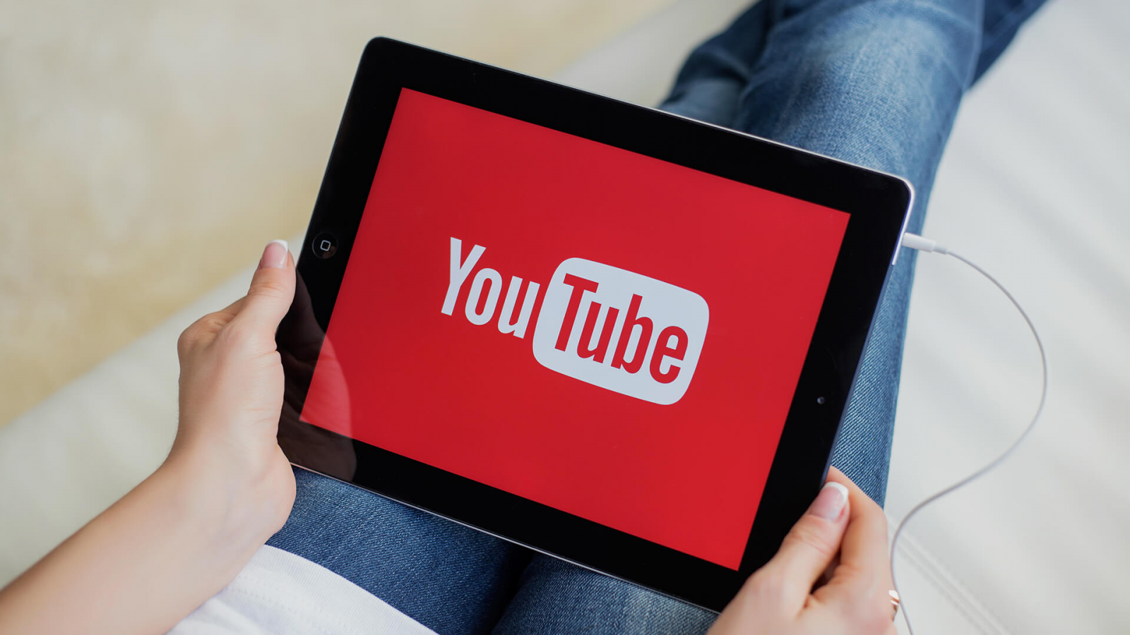 YouTube-каналы подали в суд на Apple за обучение ИИ на их видео