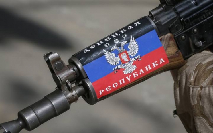 Войска ДНР принимают на службу поваров и медсестер