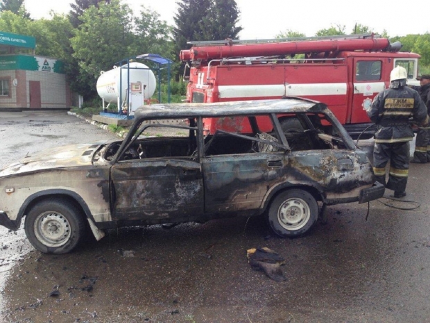 Водитель автомобиля пострадал при пожаре на заправке в ВКО