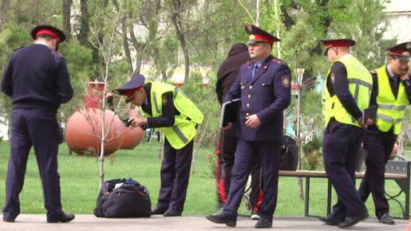 Из-за подозрительной сумки перекрыли центральный парк Шымкента