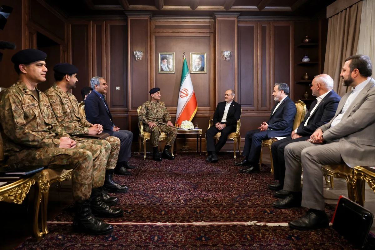 Масуд Пезешкиан встретился с главнокомандующим пакистанской армией