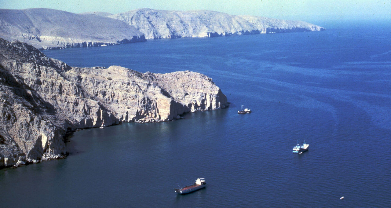 Подробности о том, как суда проходят через Ормузский пролив