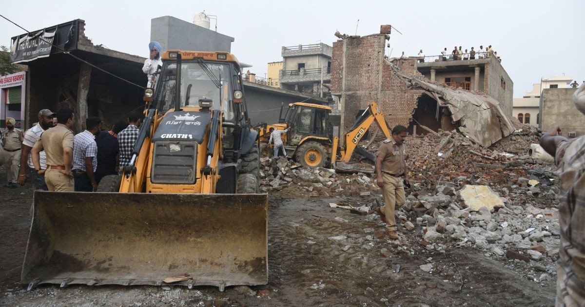 В Индии в результате взрыва на фабрике фейерверков погибли 23 человека