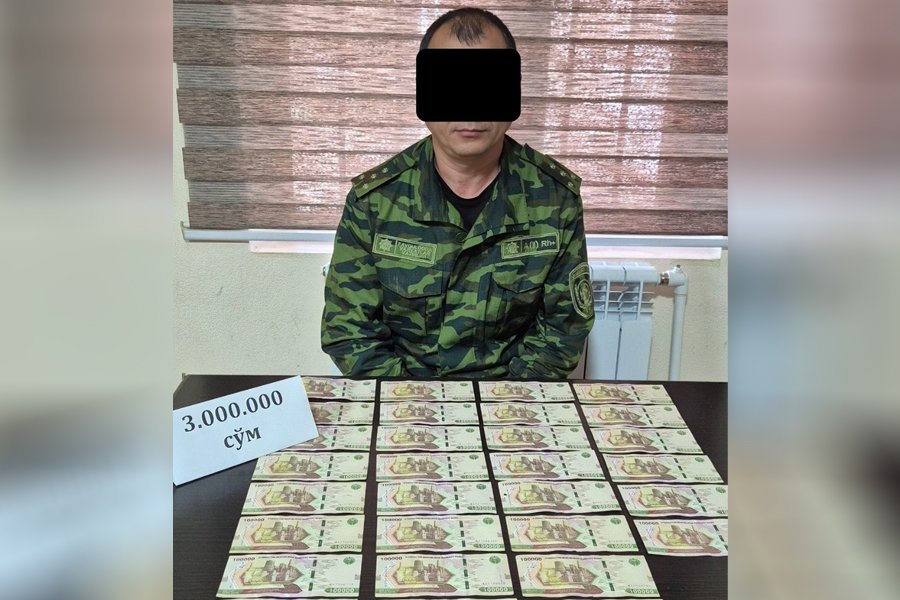 В Джизаке при получении взятки задержан сотрудник МЧС