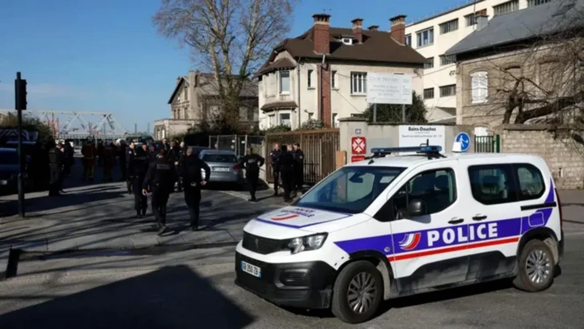 Около 15 тыс. жителей коммуны возле Парижа эвакуированы из-за бомбы