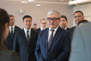 Адылбек Касымалиев в технологическом хабе Meta примерил умные очки