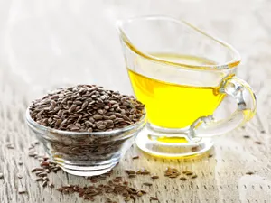 Чем полезно льняное масло, рассказали медики