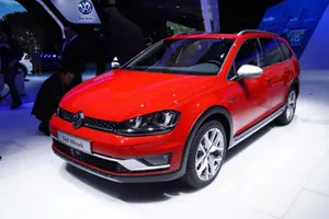 Париж 2014: Volkswagen презентовал вседорожный Golf Alltrack