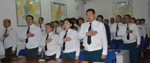 Спасатели Алматы поздравили 1 мая ветеранов