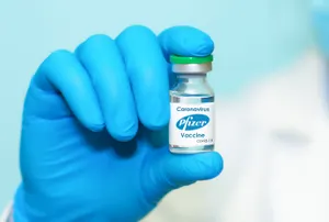 Определена недостаточность защиты вакцин Pfizer и Sinovac от «омикрона»
