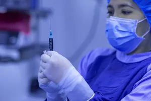 Вакцина от трех новых видов «омикрона» создана в России