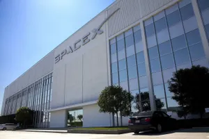 Право доставить астронавтов на Луну получила SpaceХ