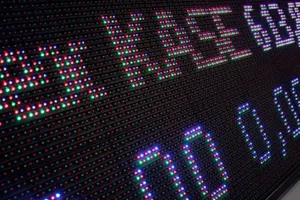 Торги за доллар на KASE сложились на уровне 183,55 тенге