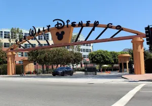 Почти вдвое выросла чистая прибыль Walt Disney