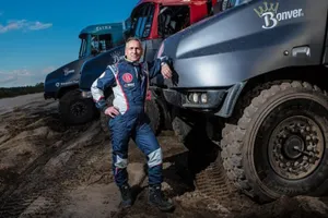 Лидер команды AstanaMotorsports готовится к гонкам «Дакар 2015»Эксклюзив
