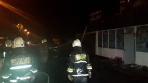 В Астане на крыше магазина горела станция сотовой связи