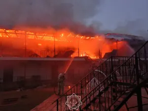 Пожар произошел на базе отдыха на Алаколе