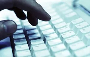 Спецслужбы не могут взломать только iPhone и «винфоны»