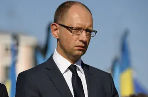 Порошенко обещает оставить место премьера Яценюку