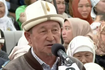 Садыр Жапаров поручил заасфальтировать объездную дорогу в Ноокатском районе для грузовиков