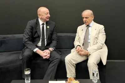 Алиев встретился с Шарифом