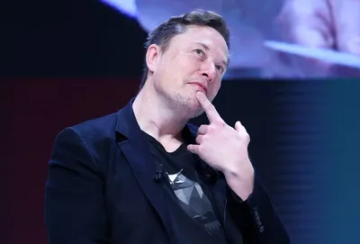 Нейросеть Илона Маска замедлят в России