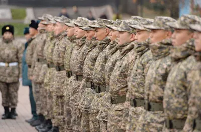 Смартфоны в казармах: Минобороны РК утвердило новые правила