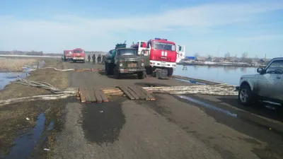 Около 5 тыс. спасателей борются с паводками